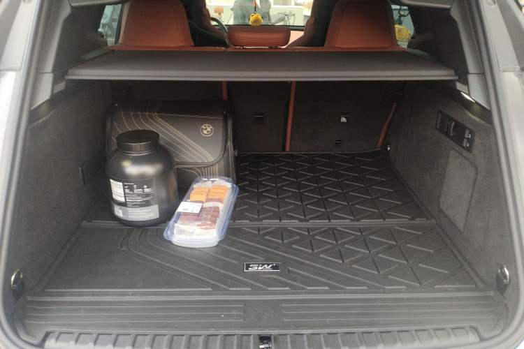 Used BMW iX 2023 Updated xDrive50 Trunk