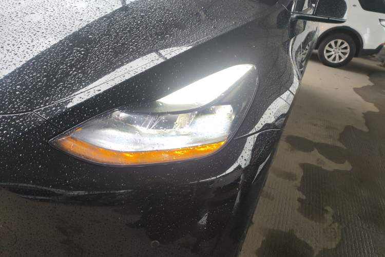 Used Tesla Model Y 2023 Rear-Wheel-Drive Version
