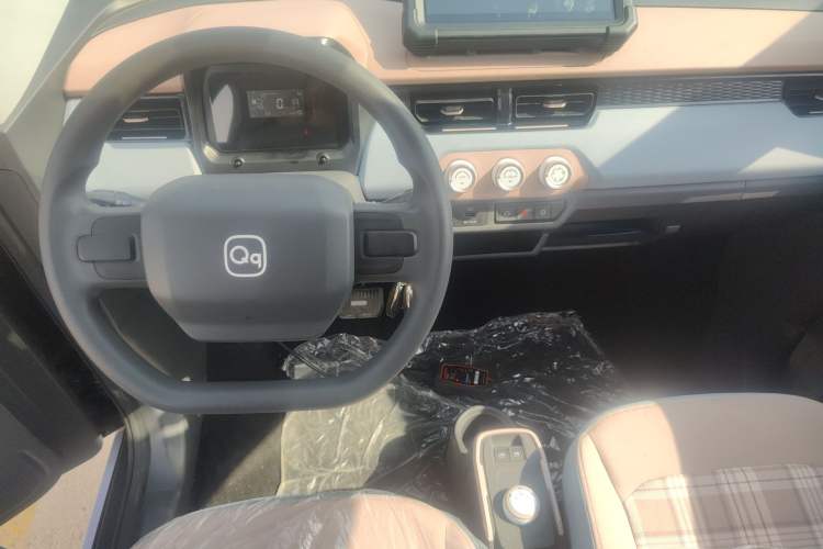 Used Chery QQ Ice Cream 2024 120km Milkshake Center Console