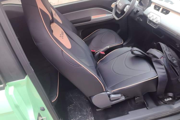 Used Chery QQ Ice Cream 2022 170km Sundae Phosphate Lithium-Ion Right Front Seat