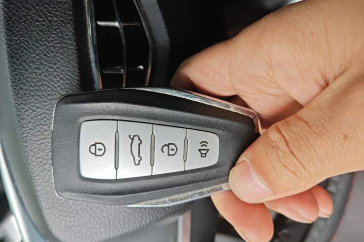 Used Geely Auto Emgrand 2019 Leading Edition 1.5L Manual Upgraded Connectivity Model China VI Standard
