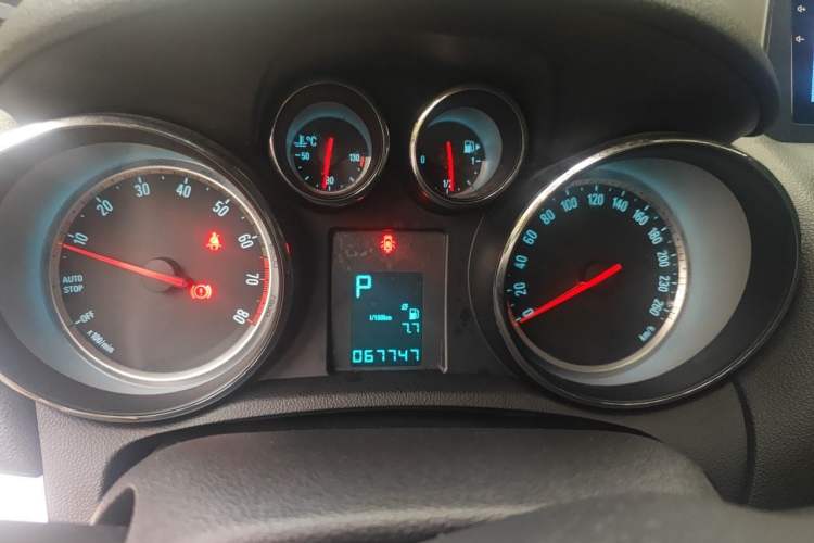 Used Buick Encore 2015 1.4T Automatic Two-Wheel Drive Urban Elite Version
