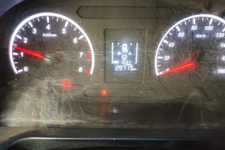 Used FORTHING Lingzhi 2022 M5L 2.0L Utility Model 7 Seats Odometer Close Up