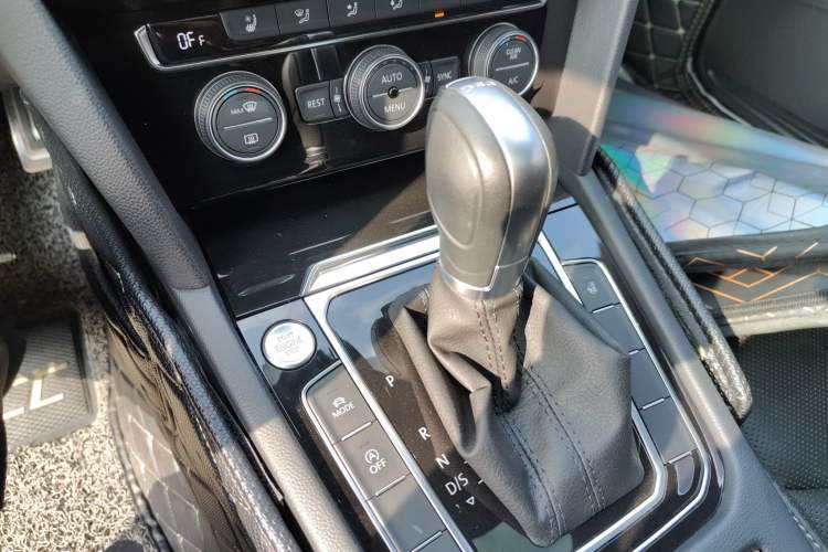 Used Volkswagen FAW-Volkswagen CC 2019 330TSI Glamour Edition China V Standard Gear Lever