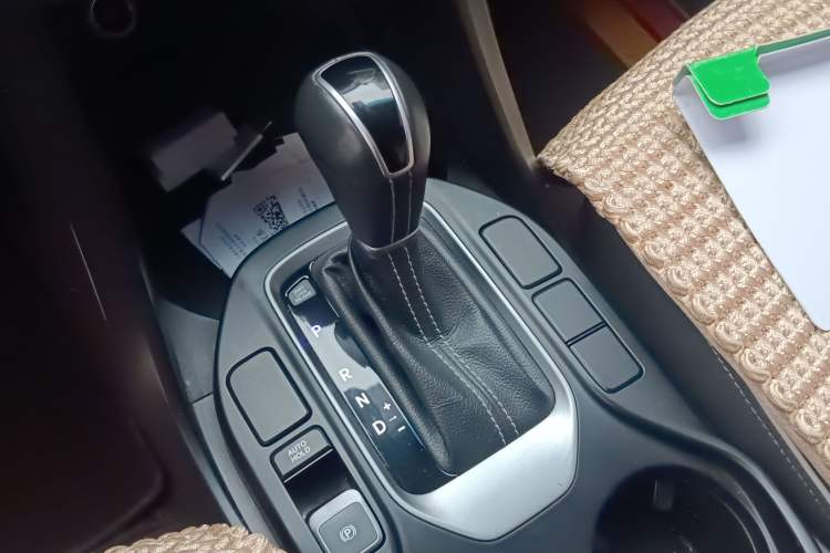 Used Hyundai Santa Fe 2017 2.0T Automatic Two-Wheel Drive Smart Version 7 Seats Gear Lever