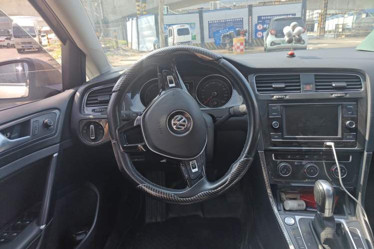 Used Volkswagen Golf 2018 230TSI Automatic Luxury Version
