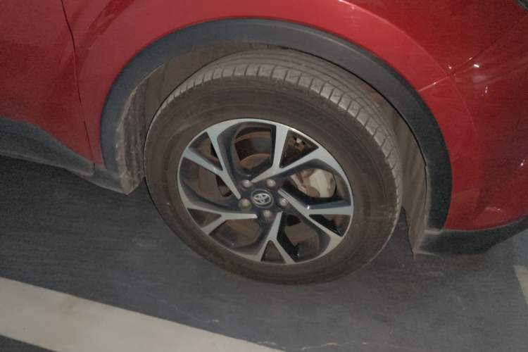 Used Toyota C-HR 2018 2.0L Leading Edition China V-standard Right Front Wheel Hub