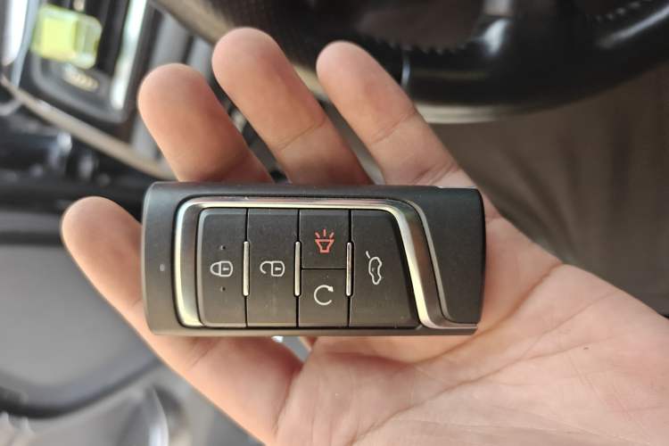 Used GAC Trumpchi GS7 2017 320T Two-Wheel-Drive Luxury Smart Connectivity Model