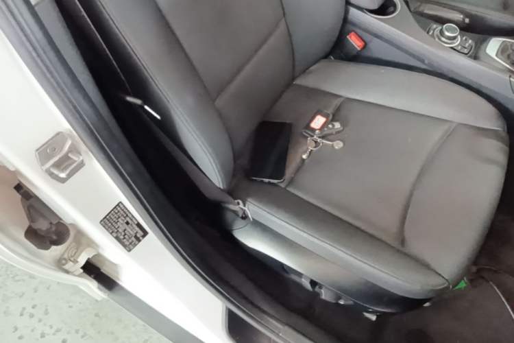 Used BMW X1 2015 sDrive18i Leading Edition
