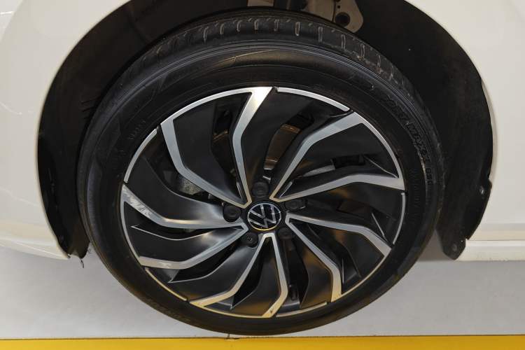 Used Volkswagen Golf 2023 280TSI DSG Pro Left Front Wheel Hub