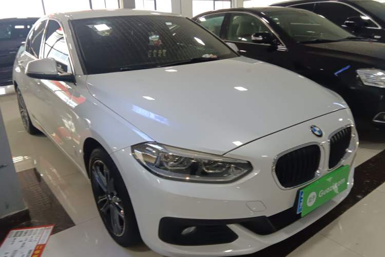 Used BMW 1 Series 2019 118i Fashion Model Front Right 45 Deg