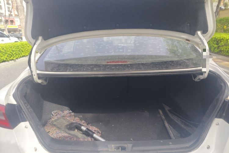 Used Zotye Z300 2016 New Vision 1.5L Manual Entry-Level Model with Sunroof Trunk