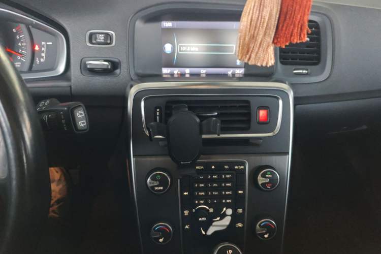 Used Volvo V60 2014 T5 Zhiyi Edition