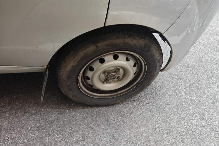 Used Jinbei Hiace X30 2024 1.5L Wealthy-Style Passenger Van 5/6/7 Seater with Front-Mounted Air Conditioning
