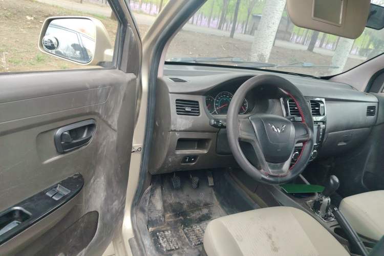 Used Wuling Rongguang V 2016 1.5L Standard Version