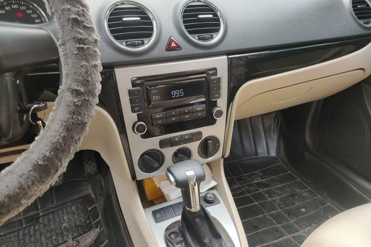 Used Volkswagen Lavida 2011 1.4 TSI DSG Prestige Edition Audio And AC Panel