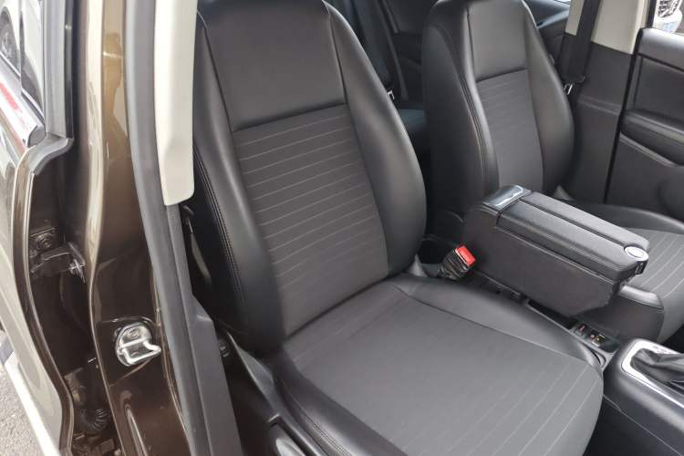 Used Volkswagen Tiguan 2015 1.8TSI Automatic Two-Wheel Drive Trend Edition Right Front Seat