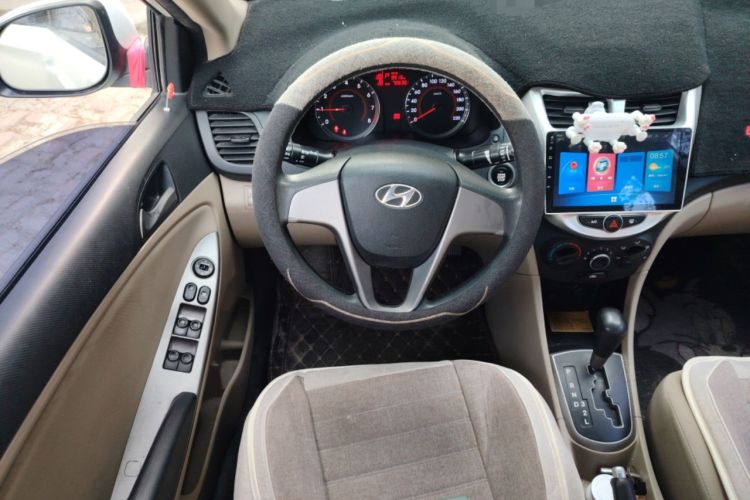 Used Hyundai Verna (older generation) 2016 1.4L Automatic Leading-Edge GLX Steering Wheel