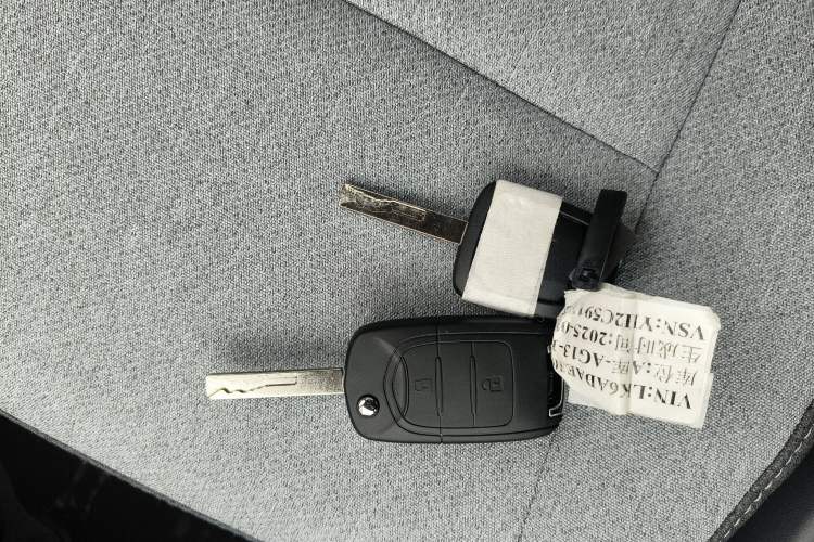 Used Wuling Yangguang 2024 300KM Comfort Version Passenger Van 75kW