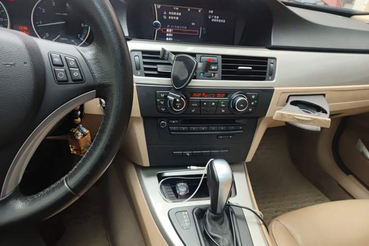 Used BMW 3 Series 2010 320i Luxury Model Audio And AC Panel