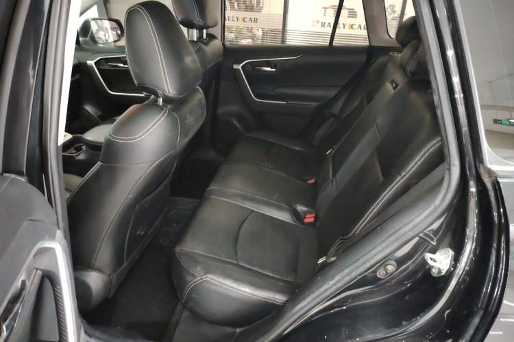Used Toyota RAV4 2021 2.0L CVT Two-Wheel Drive Fashion Edition Left Rear Seat