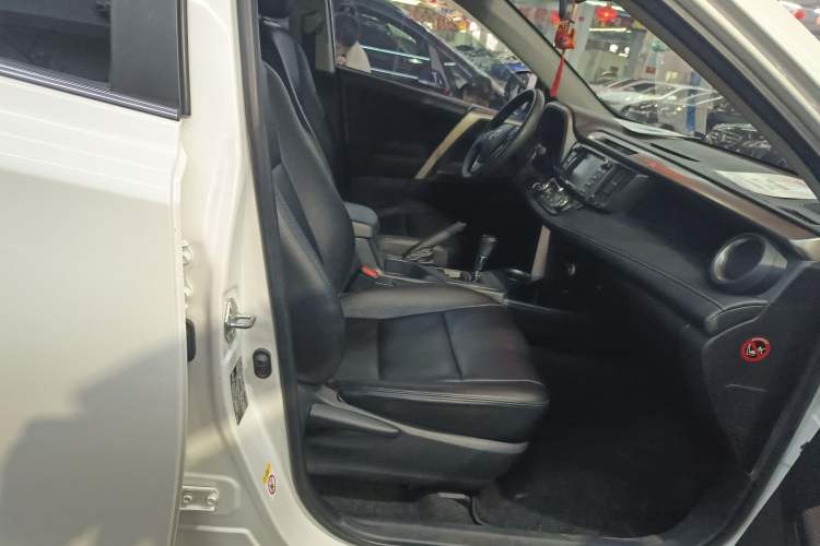 Used Toyota RAV4 2015 2.0L CVT Two-Wheel Drive Fashion Edition
