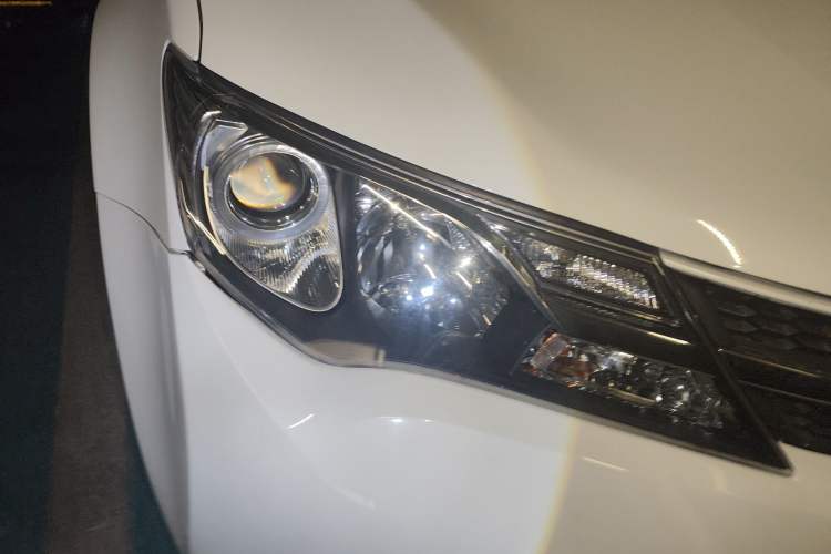 Used Toyota RAV4 2013 2.0L CVT Four-Wheel Drive New Edition