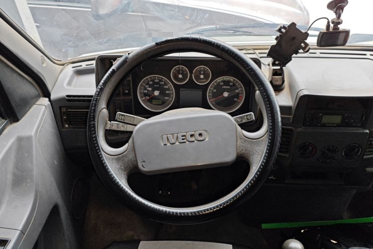 Used Iveco Daily 2017 2.5T A35 Low-Roof 5-7 Seater Passenger Van 47Z5
