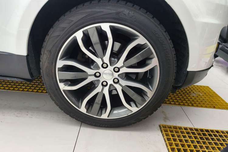 Used Land Rover Range Sport 2014 3.0 SC V6 HSE DYNAMIC Right Front Wheel Hub