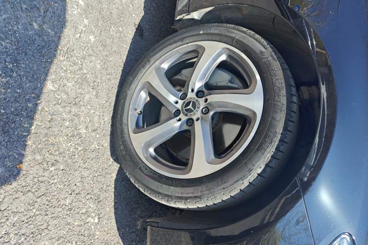 Used Mercedes-Benz E-Class 2017 E 300 L Sporty and Stylish Model Right Front Wheel Hub