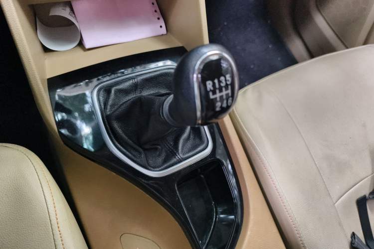 Used Baojun 730 2017 1.5T Manual Fashion Version 7 Seats China V Emission Standard Gear Lever