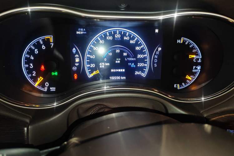 Used Jeep Grand Cherokee 2015 3.0L Flagship Prestige Edition Odometer Close Up