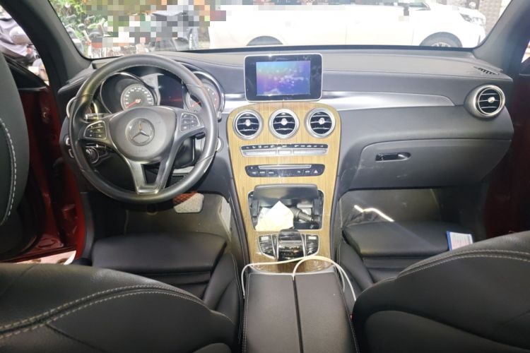 Used Mercedes-Benz GLC Coupe 2018 GLC 260 4MATIC Coupe SUV Center Console