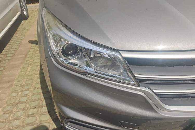 Used Baojun 730 2019 1.5L Manual Fashion Model 7-seater China VI Right Front Headlight