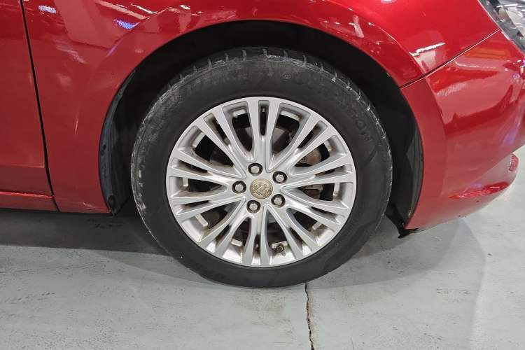 Used Buick GT 2015 15N Automatic Elite Version Left Front Wheel Hub