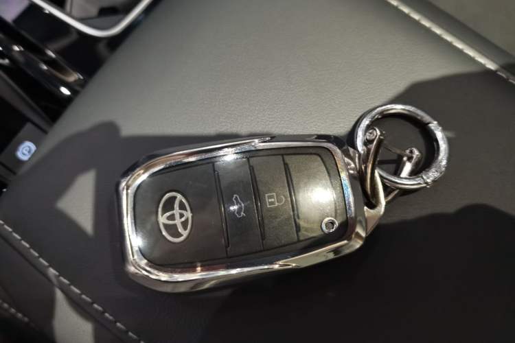 Used Toyota Camry 2024 Dual-Motor 2.0 HGVP Luxury Edition