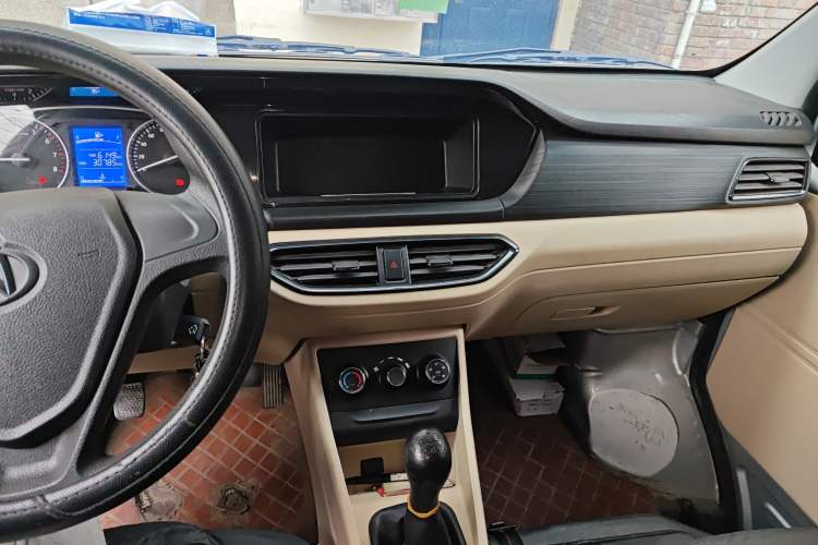 Used CHANGAN KUAYUE Xing V3 2023 1.3L Gasoline Standard Version 2-Seater Van Audio And AC Panel