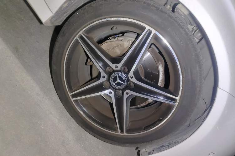 Used Mercedes-Benz C-Class 2018 C 200 Coupe Right Front Wheel Hub