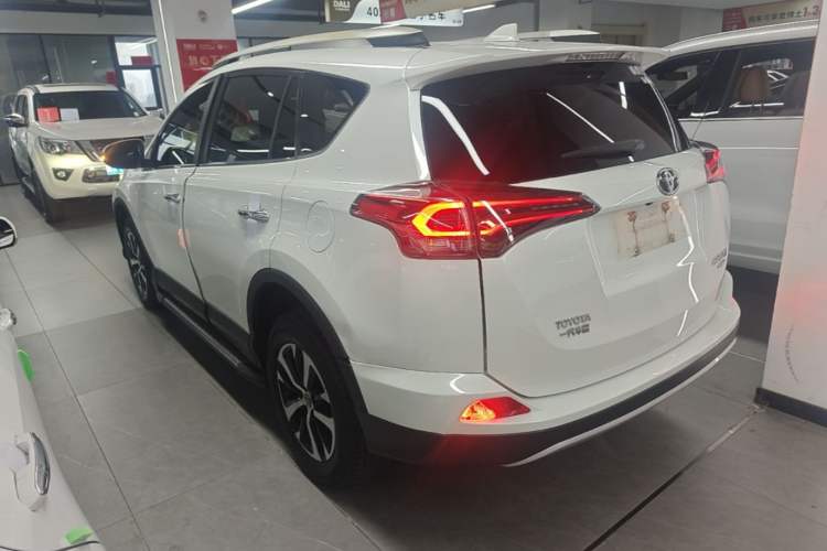 Used Toyota RAV4 2019 2.0L CVT 4x4 New Edition China VI Standard