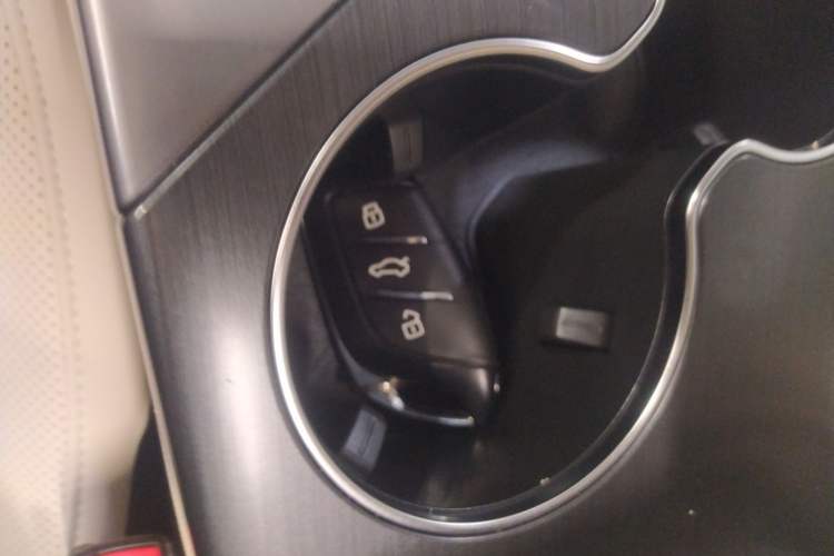 Used Roewe D5X DMH 2024 135 Tech Edition
