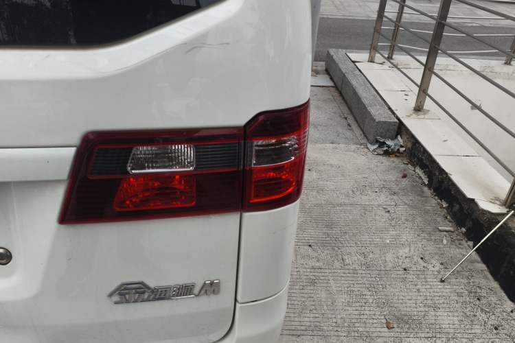 Used Jinbei Gold Hiace M Classic 2024 1.5L Engineering Lion Passenger Vehicle 5 Seats Right Rear Taillight