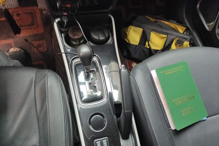 Used Mitsubishi Outlander 2018 2.0L Two-Wheel Drive Glory Edition 5 Seats Gear Lever