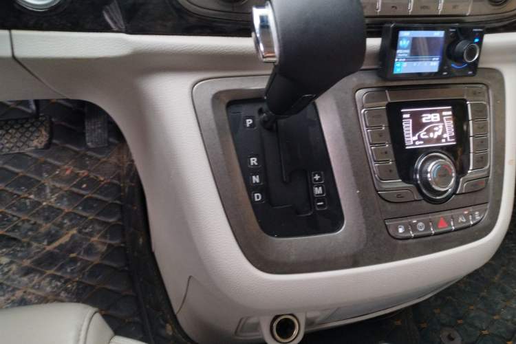 Used SAIC MAXUS G10 2016 2.0T Automatic Luxury Executive Edition
