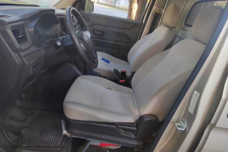 Used Wuling Hongguang V 2019 1.5L Jingqu Edition Sealed-Window Vehicle China VI LAR
