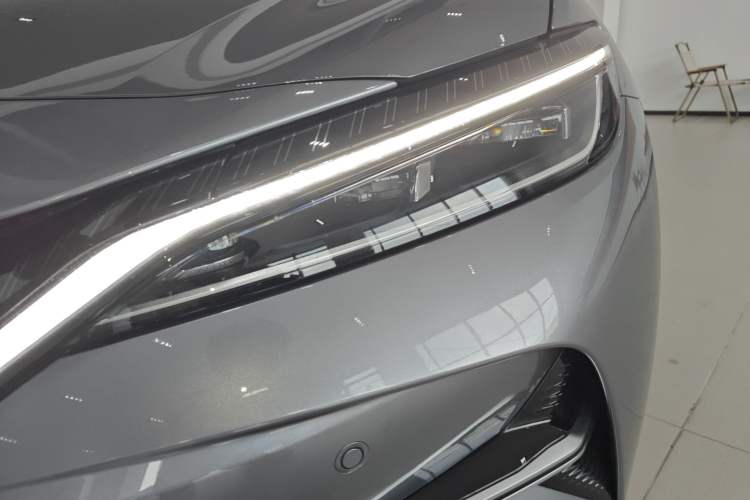 Used BYD Song L EV 2025 Intelligent Driving Version 662 km LiDAR Excellence Edition Left Front Headlight