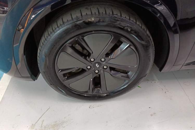 Used Li Auto L8 2024 Pro Model Exterior 4