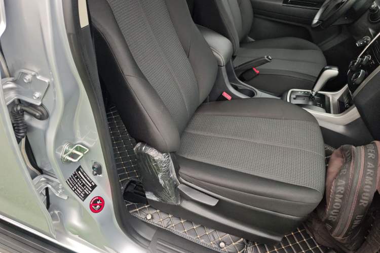 Used Isuzu D-MAX 2018 3.0T Two-Wheel Drive Automatic Elite Version 4JJ1-TC HI
