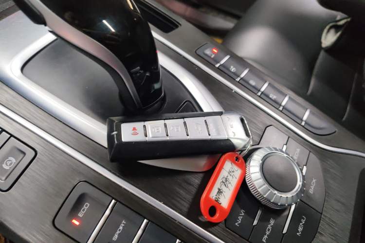 Used Wey VV5 2020 1.5T Two-Wheel Drive Color Pioneer Interior 1