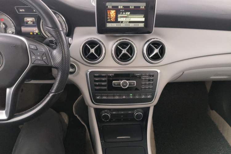 Used Mercedes-Benz GLA 2015 GLA 220 4MATIC Fashion Model