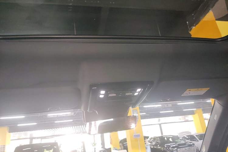 Used Formula Leopard 5 2023 Explore Edition Headliner